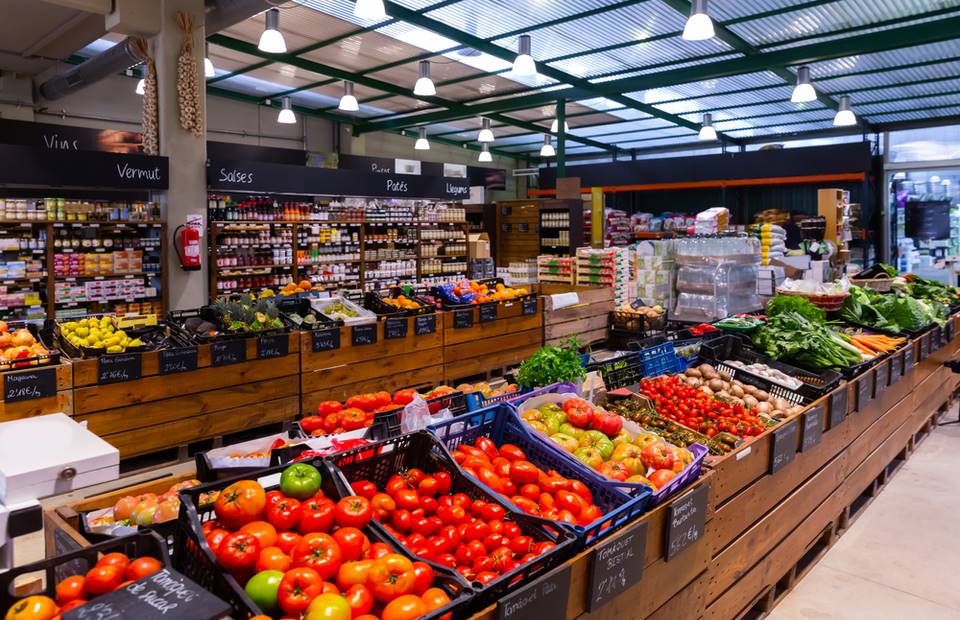 A large Czech chain started selling fruit and vegetables for a few crowns.  People take it by storm, save decent money