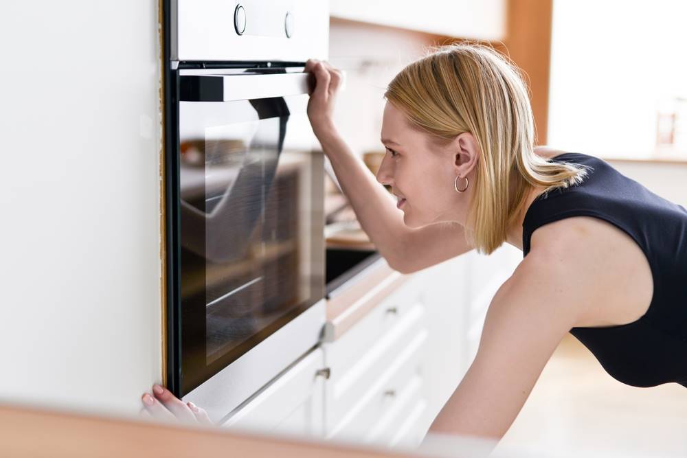 Almost no one in the Czech Republic knows the true purpose of the drawer under the oven.  People usually use it completely wrong